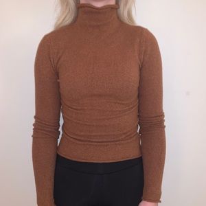 Wilfred darling turtleneck